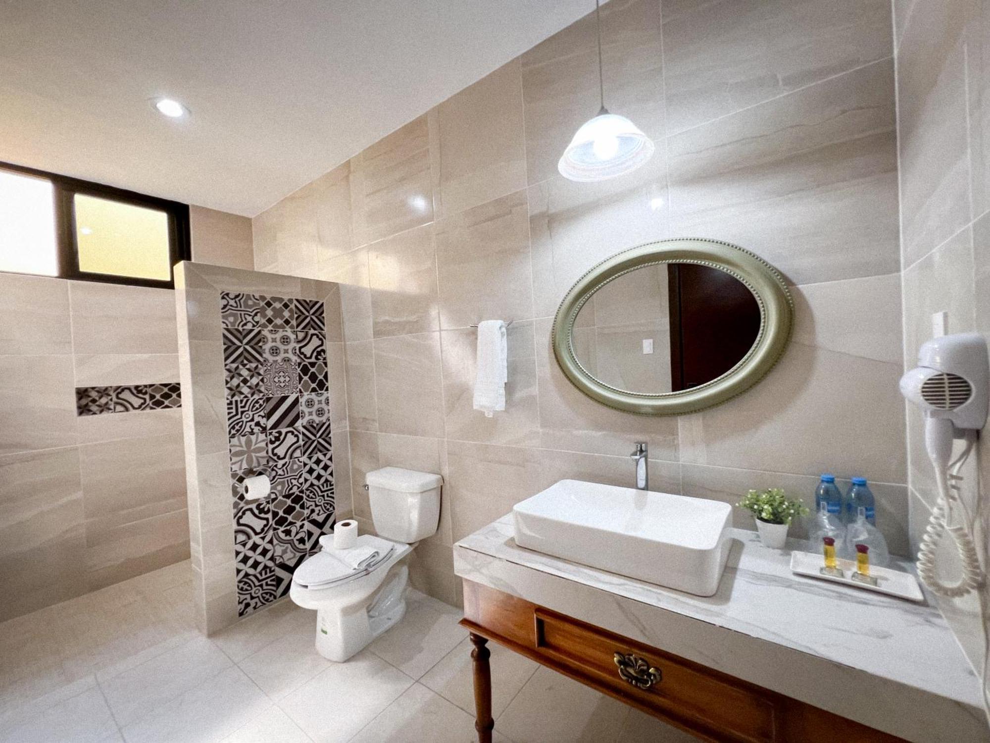 Hotel Fundadores Valladolid  Bagian luar foto