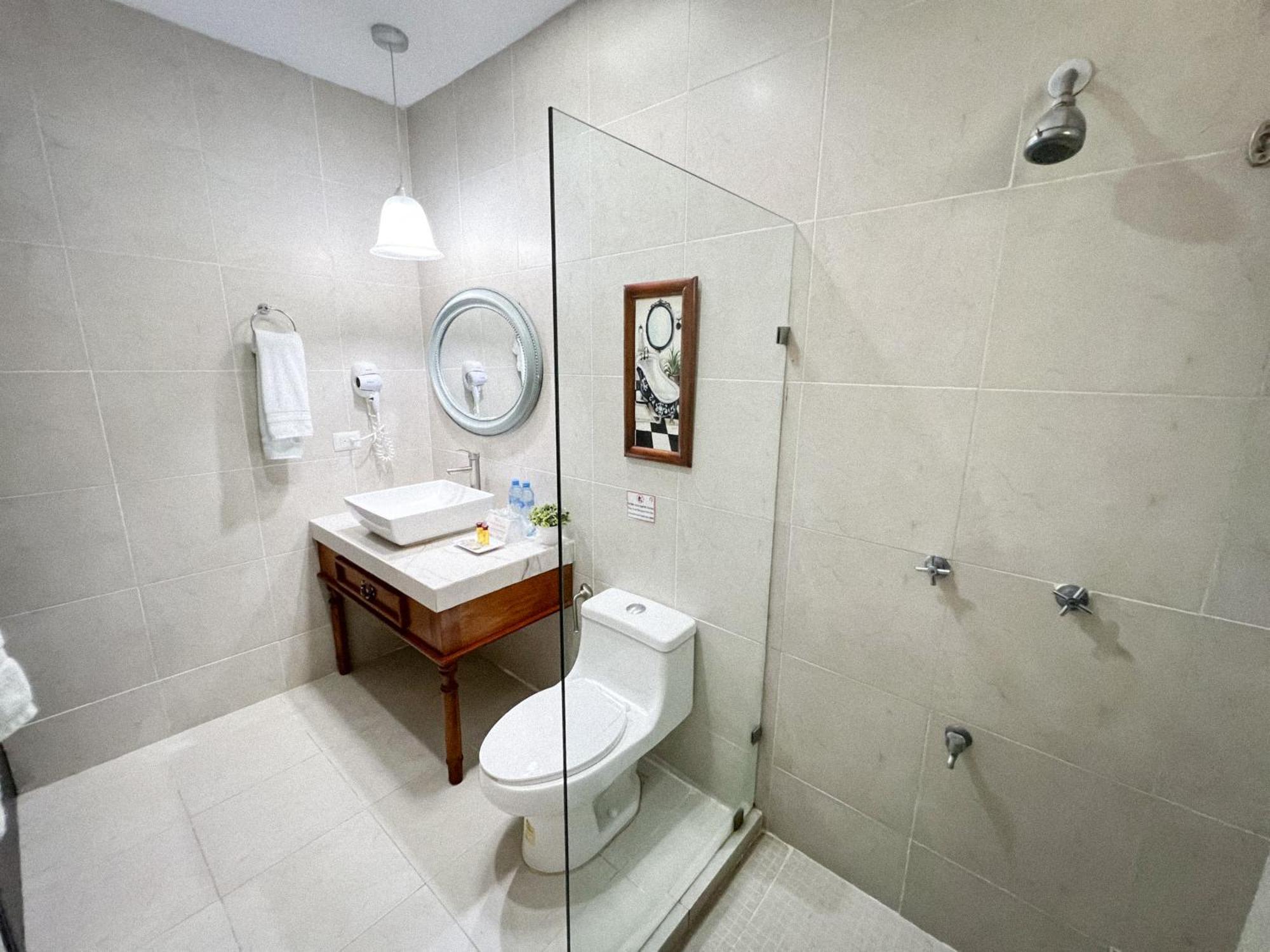Hotel Fundadores Valladolid  Bagian luar foto