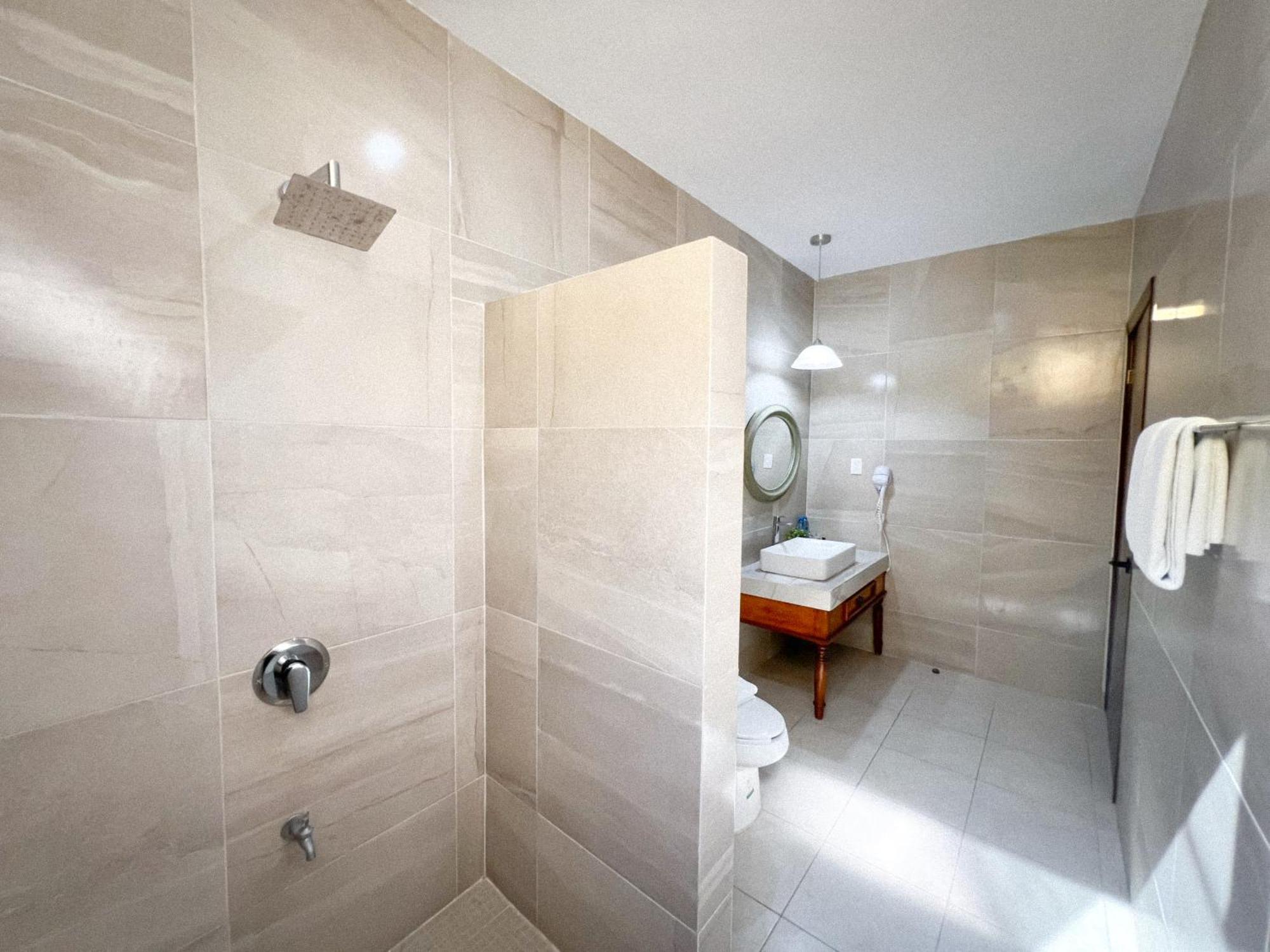 Hotel Fundadores Valladolid  Bagian luar foto
