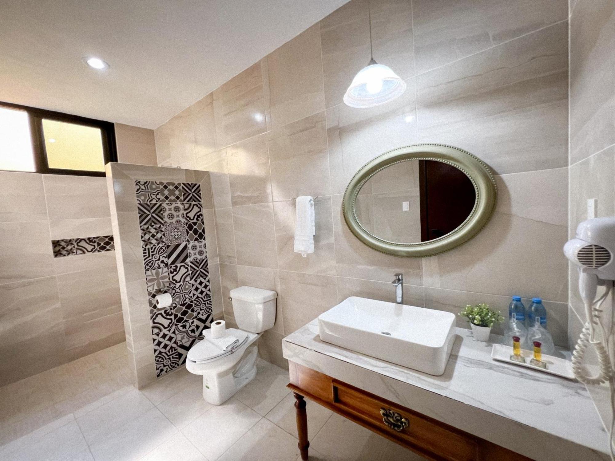 Hotel Fundadores Valladolid  Bagian luar foto