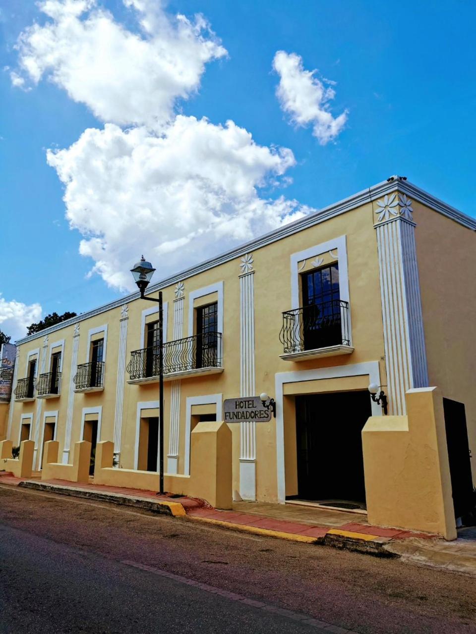 Hotel Fundadores Valladolid  Bagian luar foto